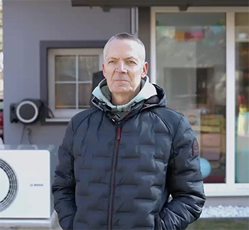 Manfred A., Referenzvideo Installation v. Luftwärmepumpe, PV und Klimaanlage in Wien Floridsdorf – BAUDRAUF GmbH